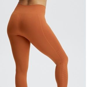 Fabletics Sync Seamless High-Waisted 7/8 Legging